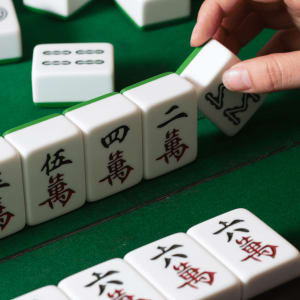 Bagaimana Mahjong Cina Berbeza Daripada Mahjong Jepun